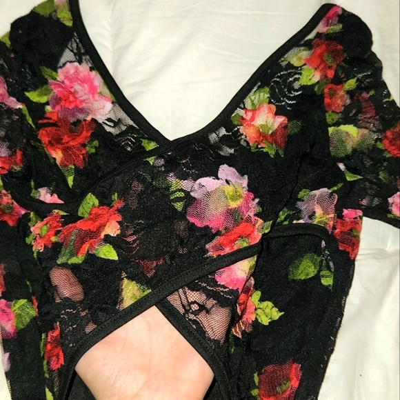Small Black and Red Floral Lace Peplum Blouse - Picture 4 of 6
